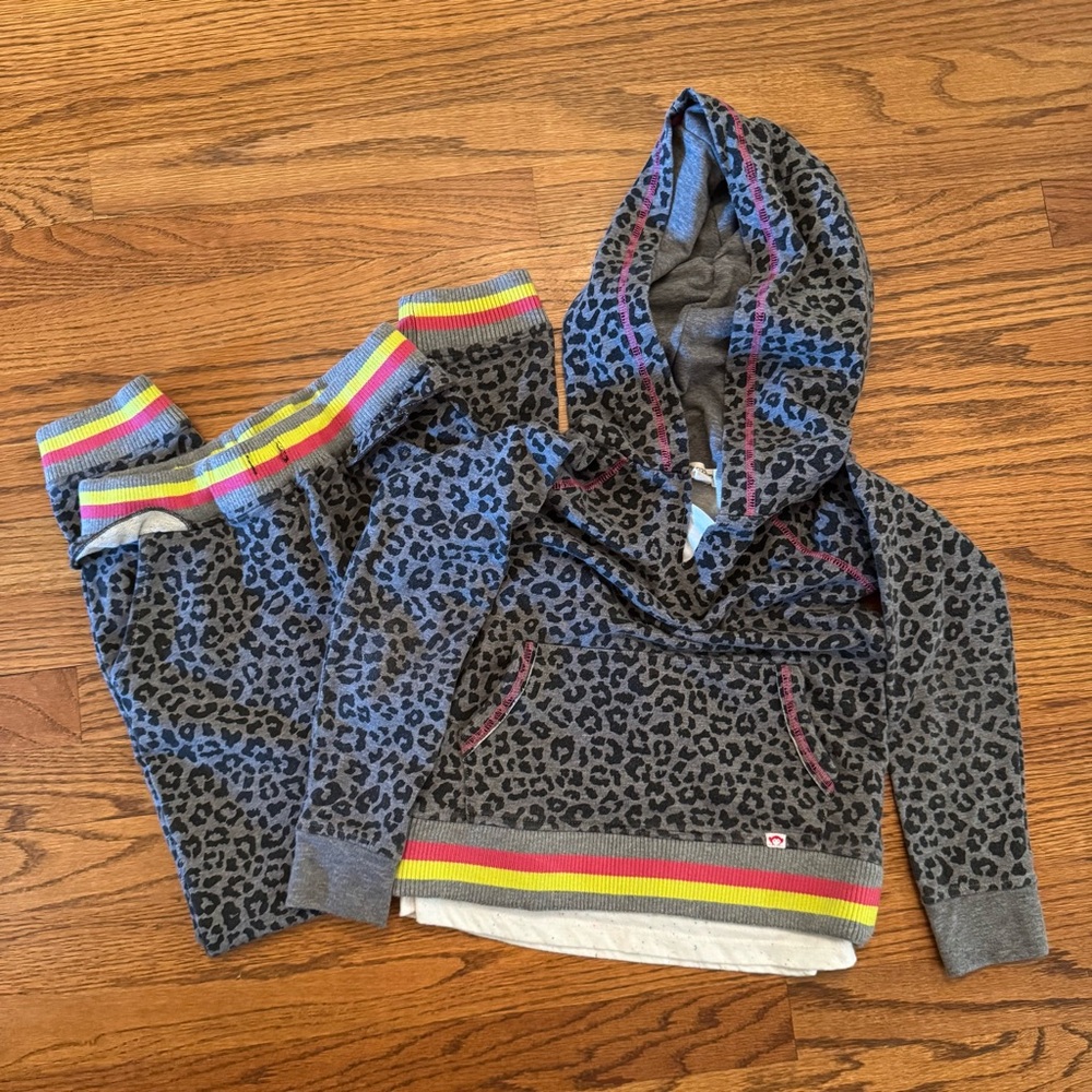 Animal print Appaman 2 piece hoodie set with neon detail. EUC No signs of wear.